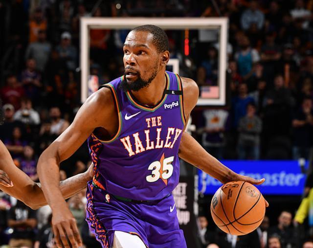 包含杜兰特重返赛场，刷新纪录首场状态出色，TL观众沸腾！再创辉煌时刻的词条